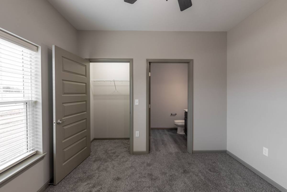 Apartment for rent at 106 E Greenbriar Dr, Nixa, MO 65714