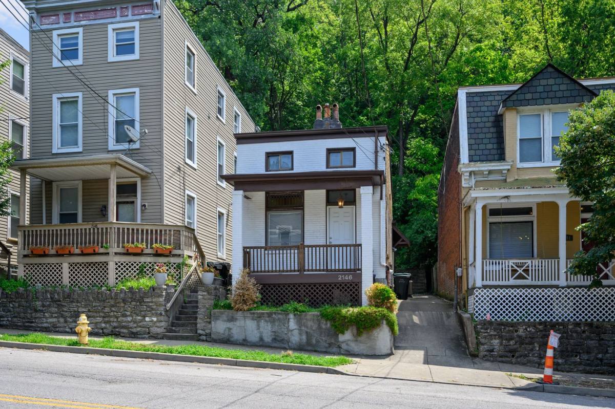 Apartment for rent at 2146 Clifton Ave, Cincinnati, OH 45219