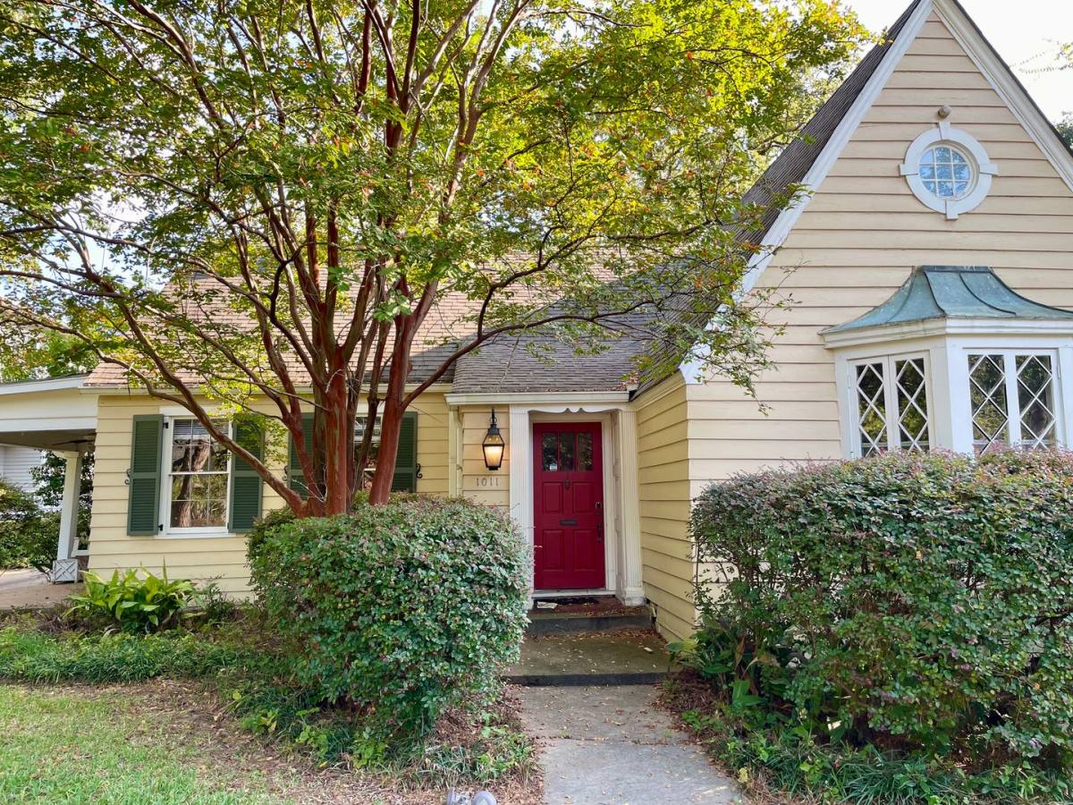 1011 Pinehurst Place, Jackson, MS 39202 House For Rent