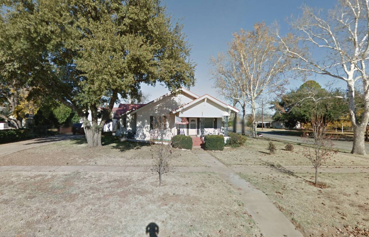 Apartment for rent at 323 E 6th St, Burkburnett, TX 76354
