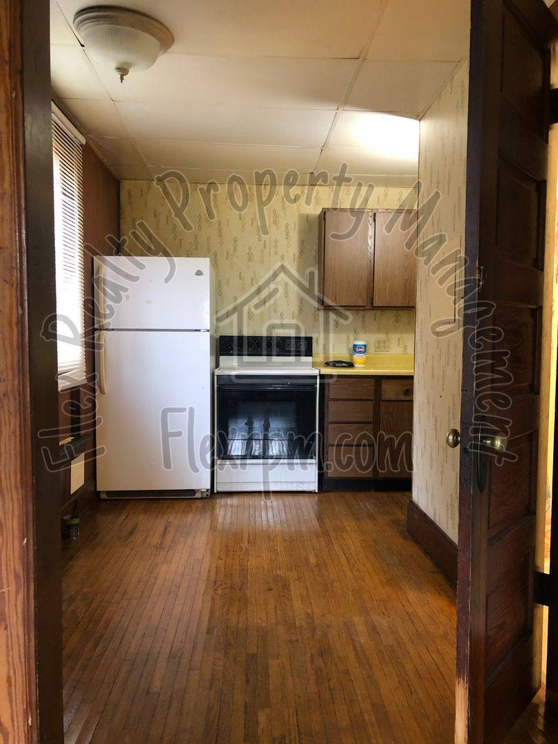 Apartment for rent at 825 Colburn, Toledo, OH 43609