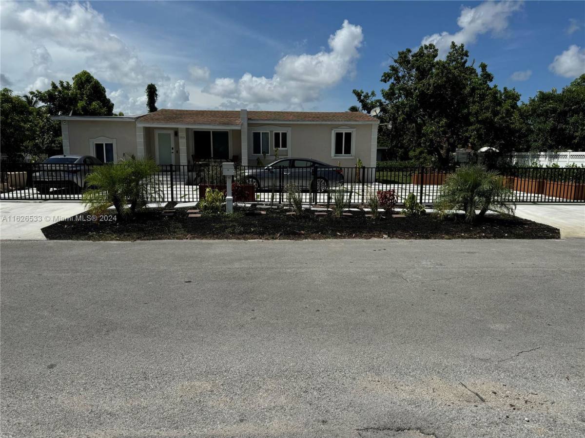 1001 NW 148th St, Miami, FL 33168 House For Rent 4,200
