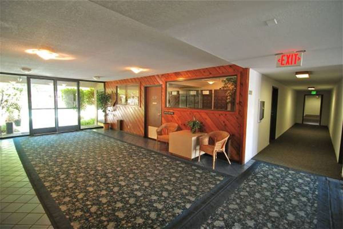 Apartment for rent at 16000 Sherman Way, Van Nuys, CA 91406