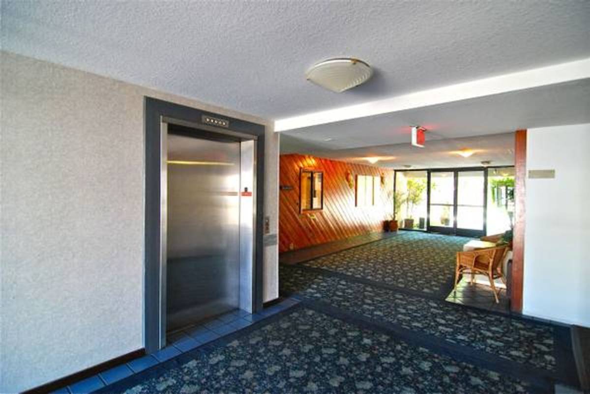 Apartment for rent at 16000 Sherman Way, Van Nuys, CA 91406