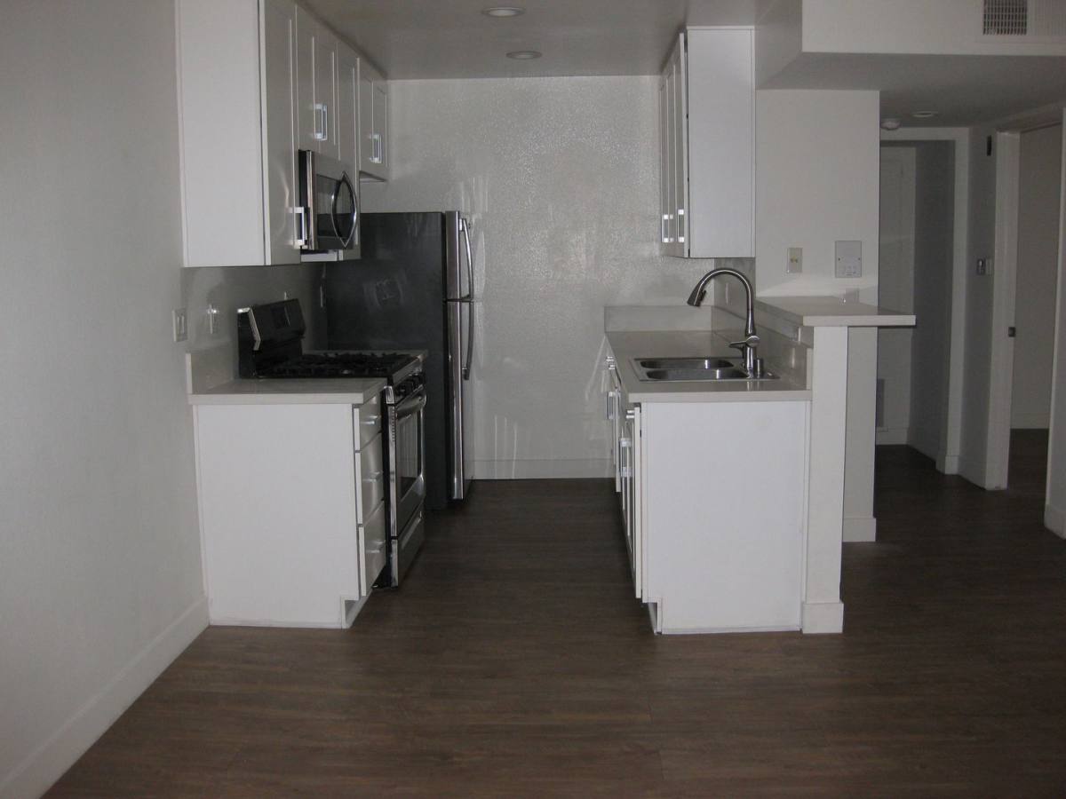 Apartment for rent at 16000 Sherman Way, Van Nuys, CA 91406