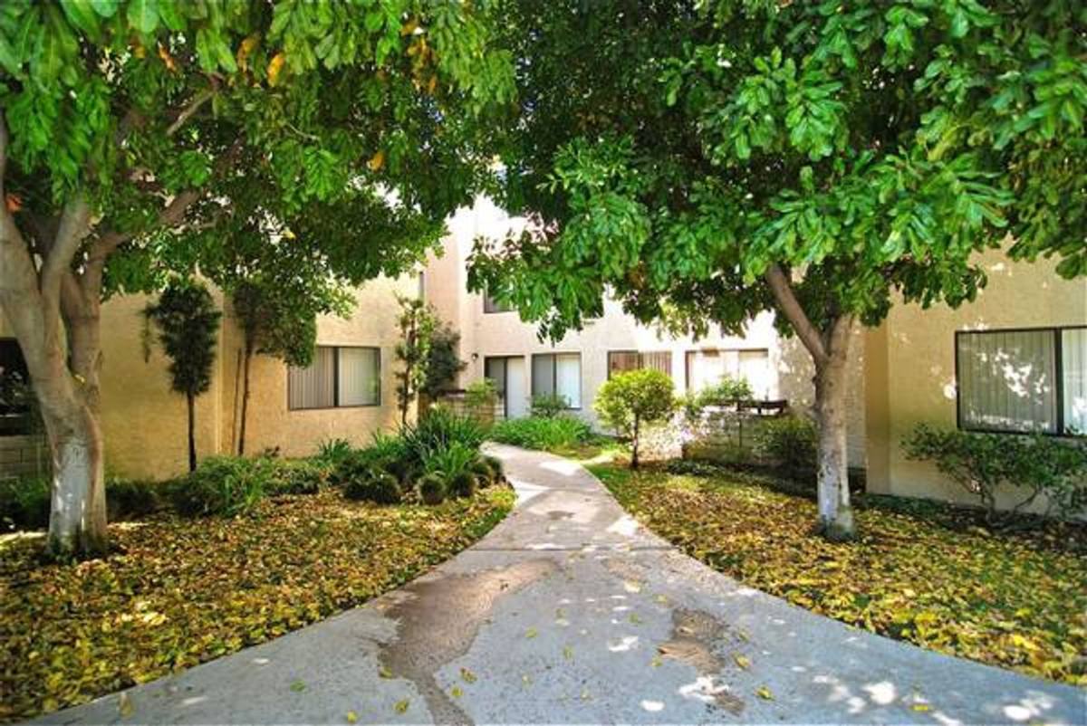 Apartment for rent at 16000 Sherman Way, Van Nuys, CA 91406