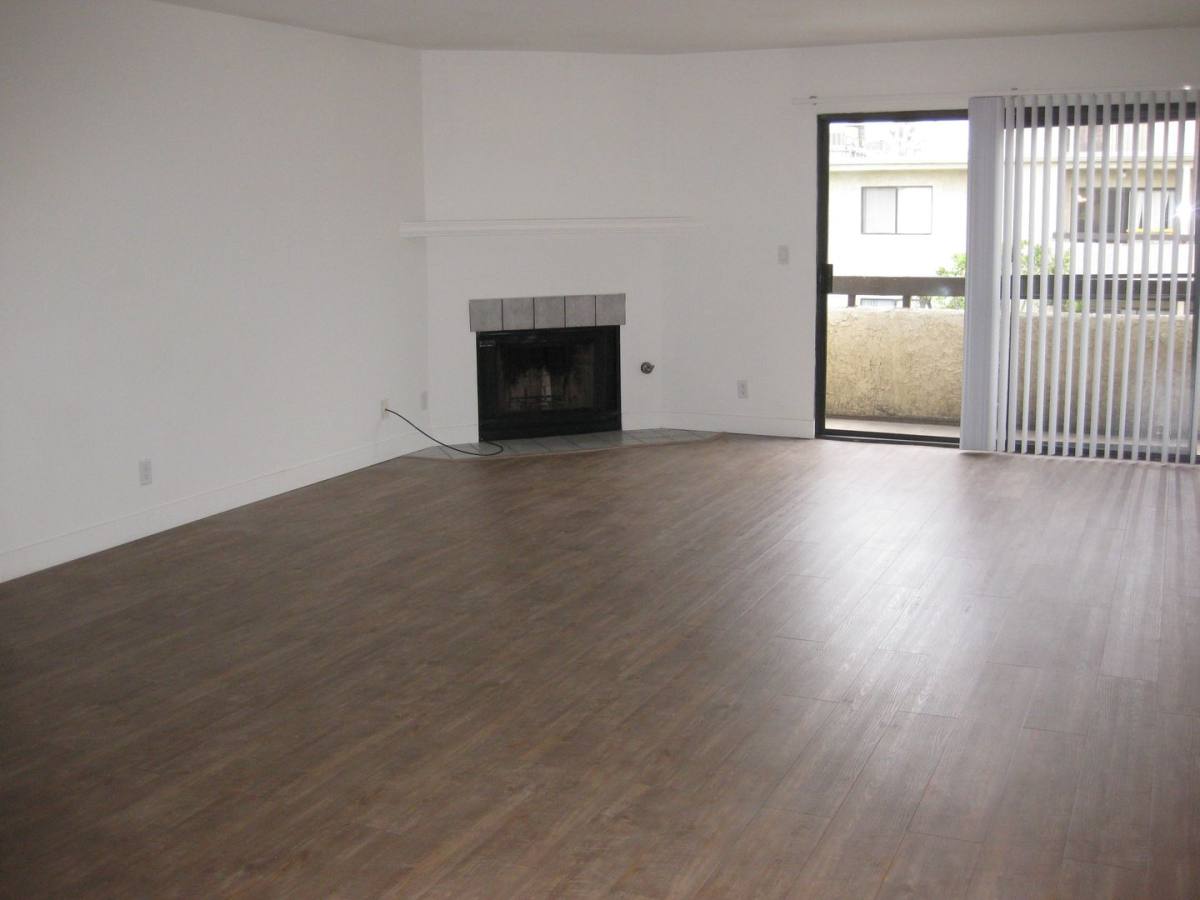 Apartment for rent at 16000 Sherman Way, Van Nuys, CA 91406