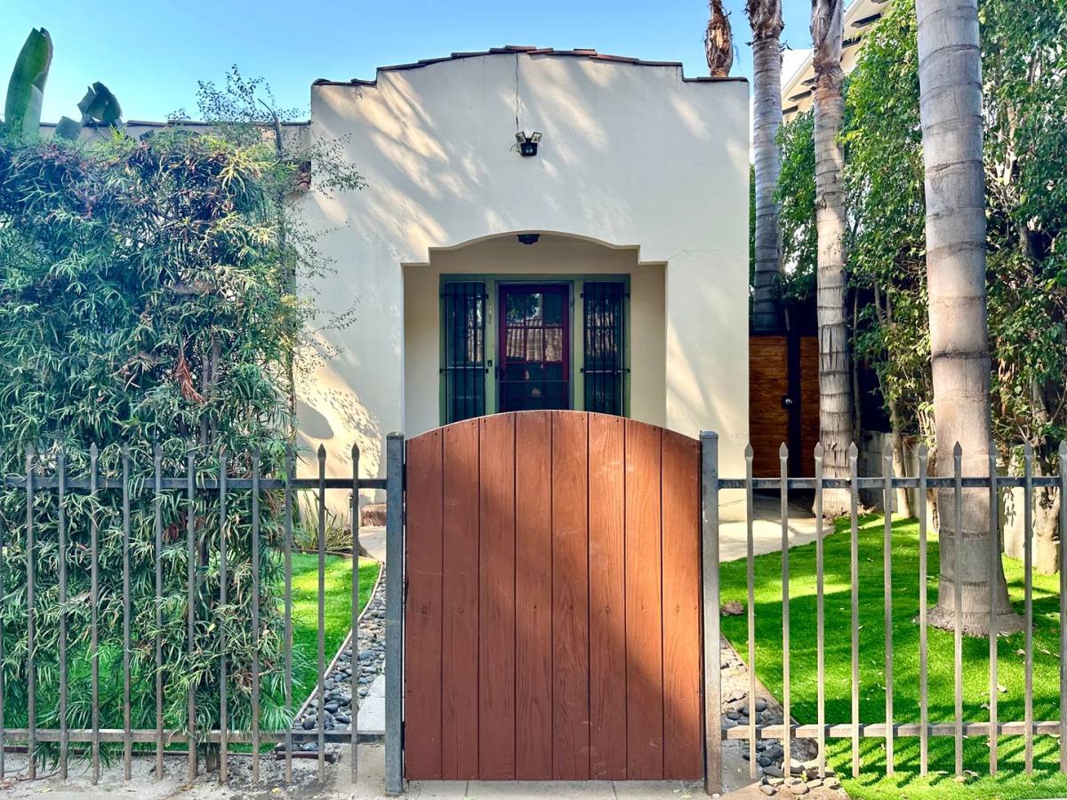 1157 N Vista St, Los Angeles, CA 90046 Apartment For Rent