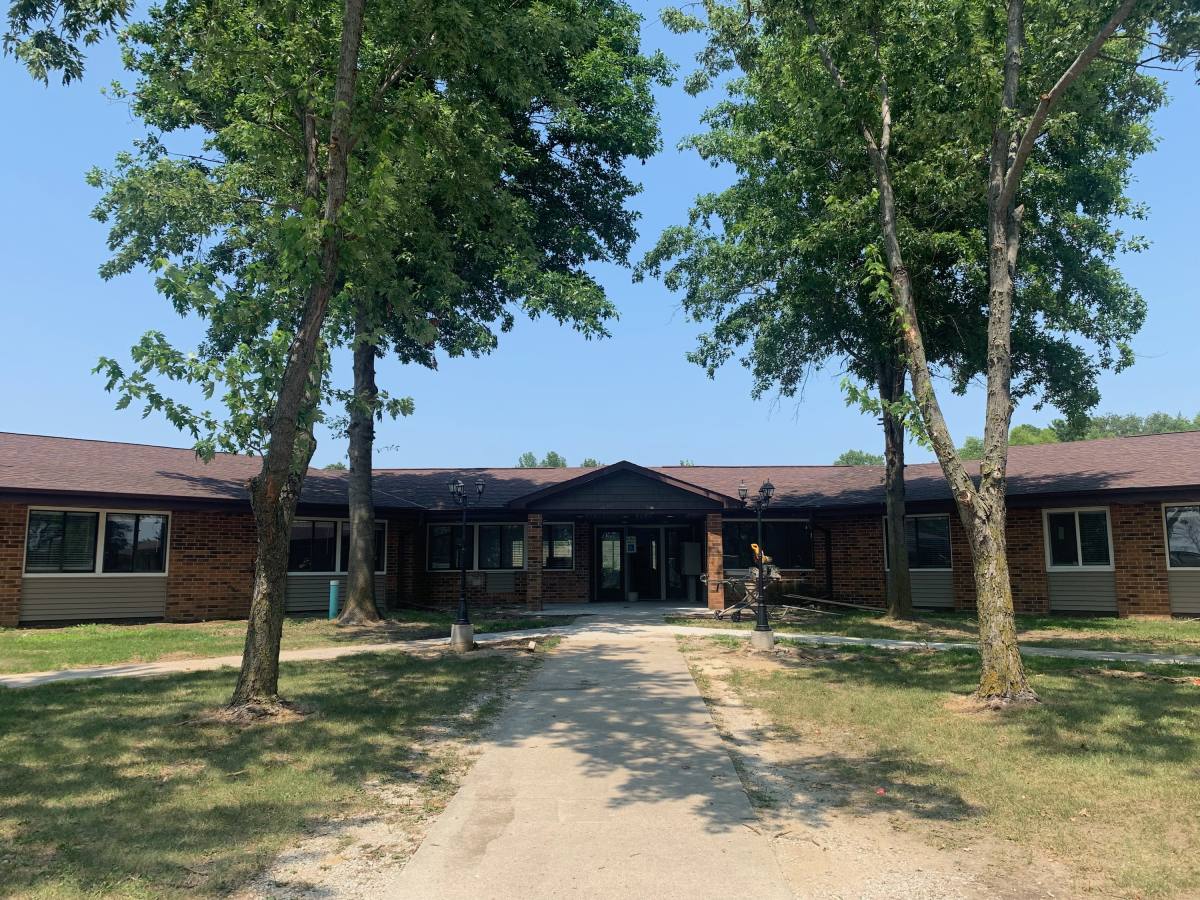 Apartment for rent at 1540 15th St, Belle Plaine, IA 52208