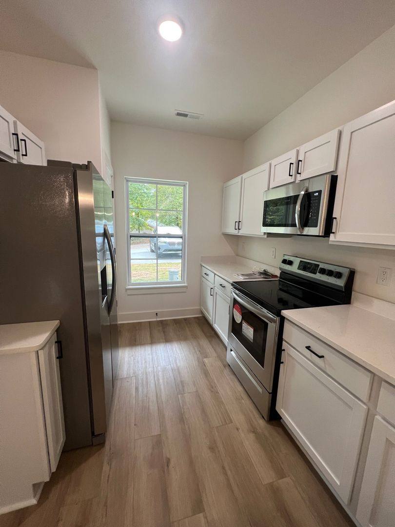 Apartment for rent at 261 Willow Court, Central, SC 29630