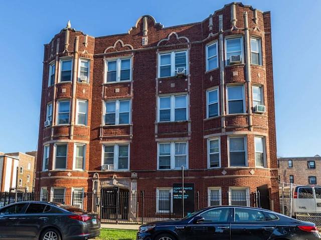Apartment for rent at 925 E 46th St #E22, Chicago, IL 60653
