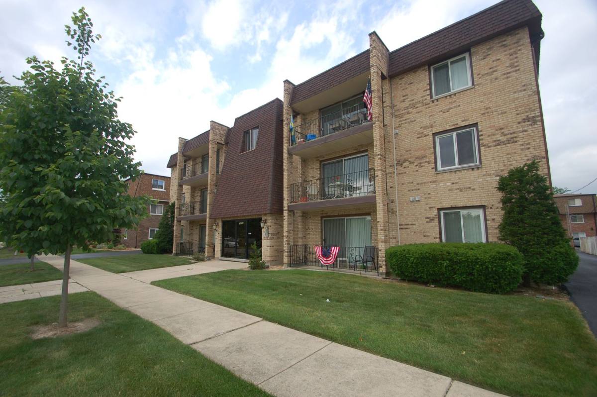 Apartment for rent at 10716 Kilpatrick Ave, Oak Lawn, IL 60453