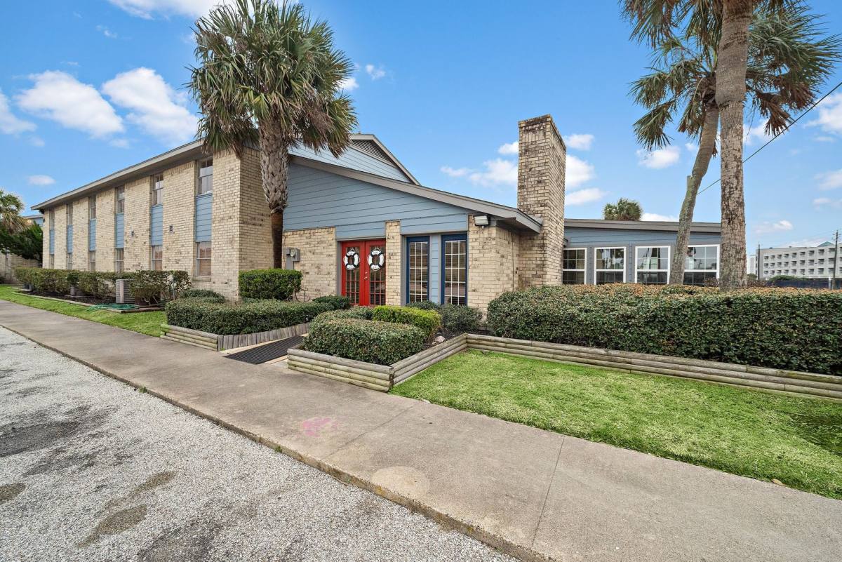 Apartment for rent at 2828 61st St, Galveston, TX 77550