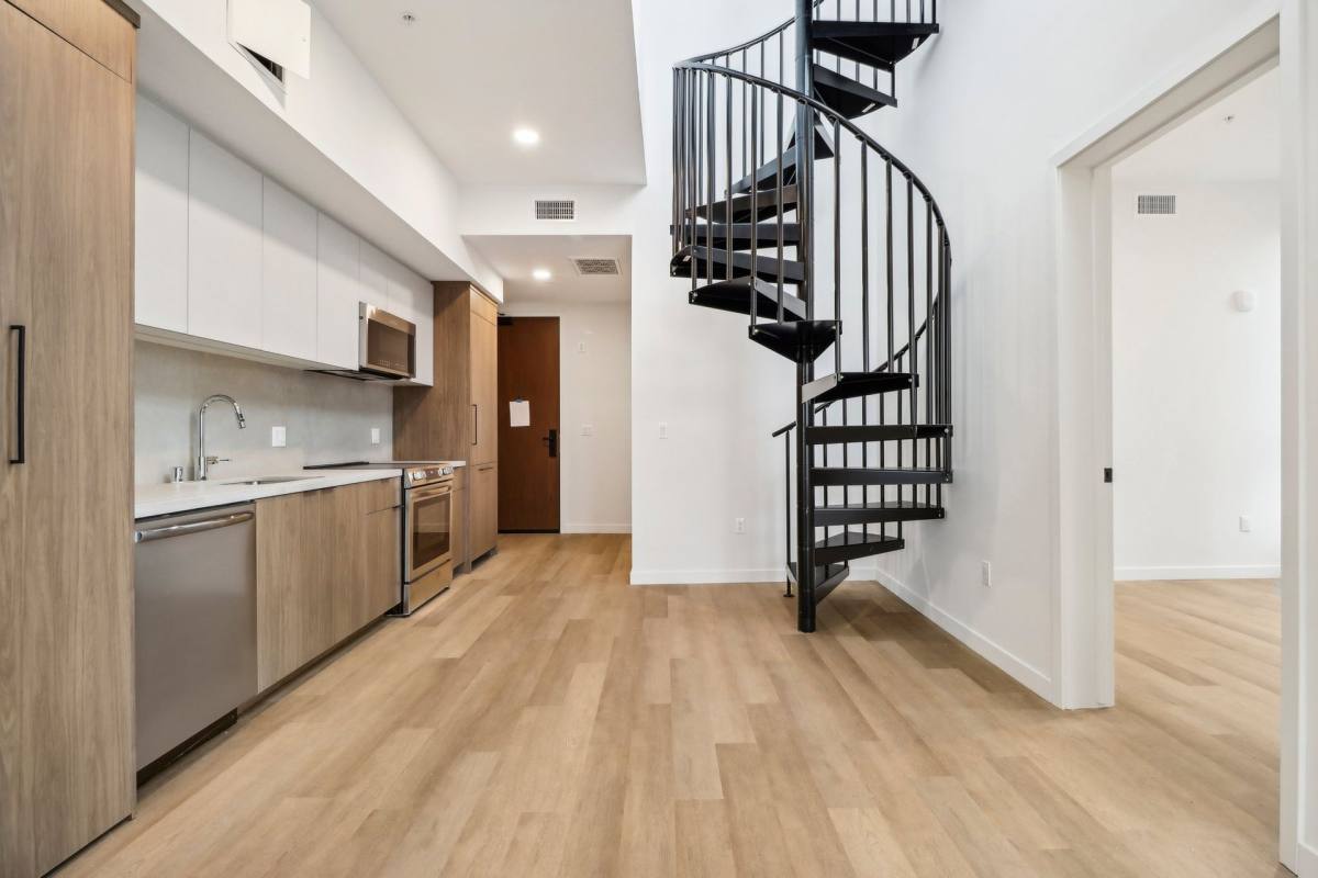 Apartment for rent at 11701 Santa Monica Blvd, Los Angeles, CA 90025