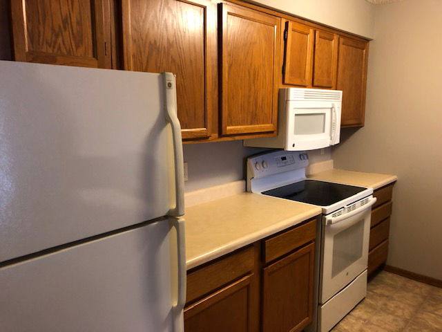Apartment for rent at 1006 Oakcrest St #201, Iowa City, IA 52246