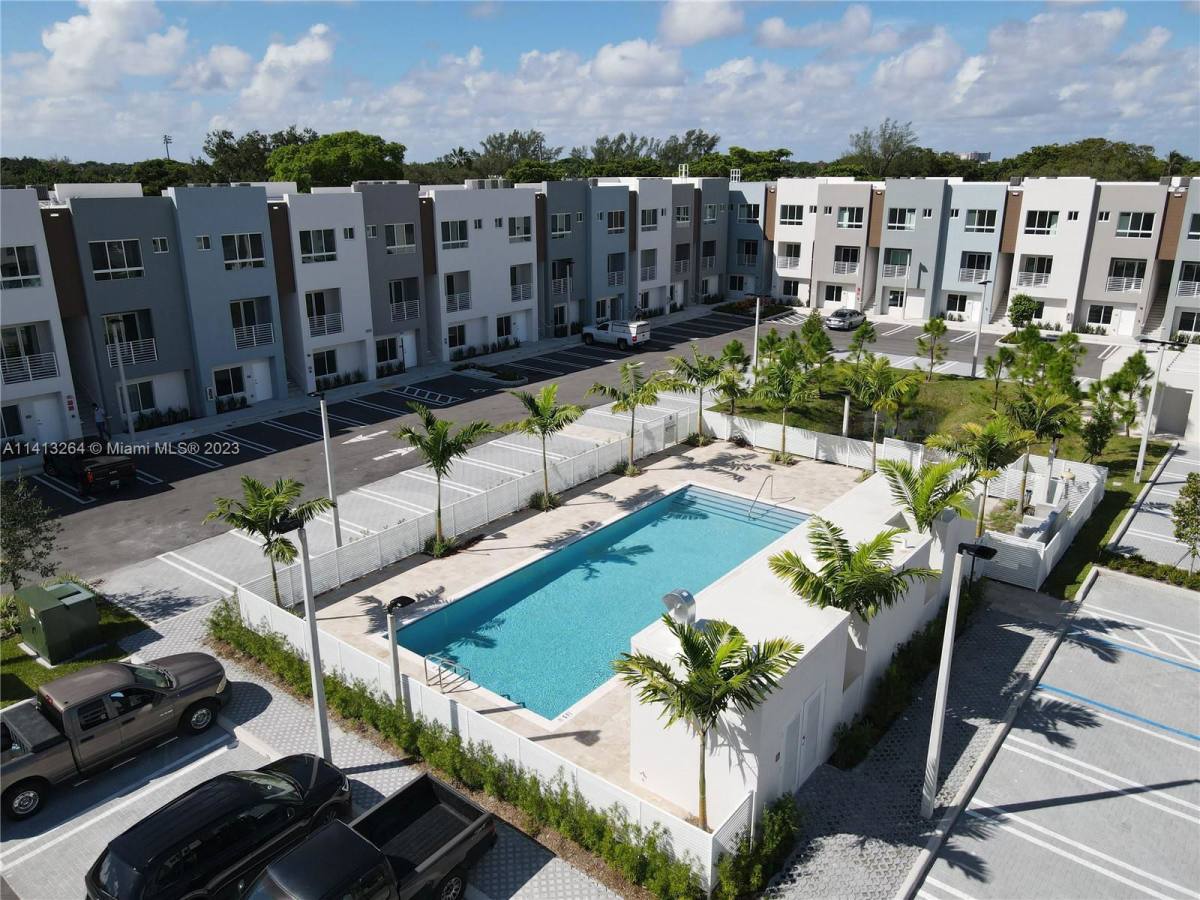 Townhouse for rent at 2555 NE 193rd St, Miami, FL 33179