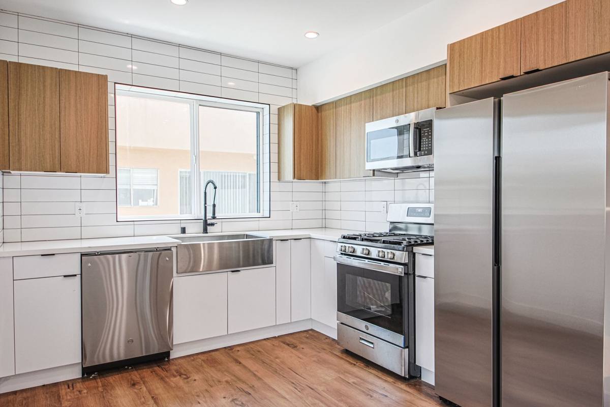 Apartment for rent at 6453 Troost Ave, North Hollywood, CA 91606