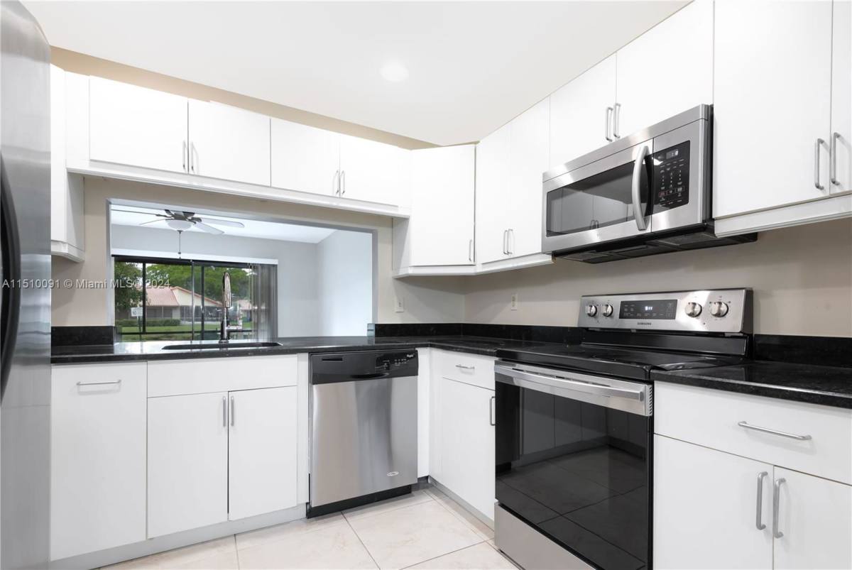 Townhouse for rent at 231 Lakeside Circle, Fort Lauderdale, FL 33326