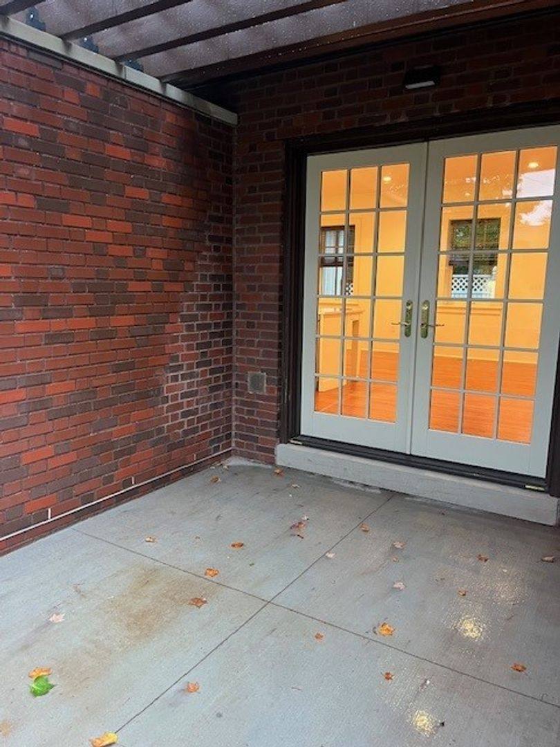 Apartment for rent at 555 W 6th St, Erie, PA 16507