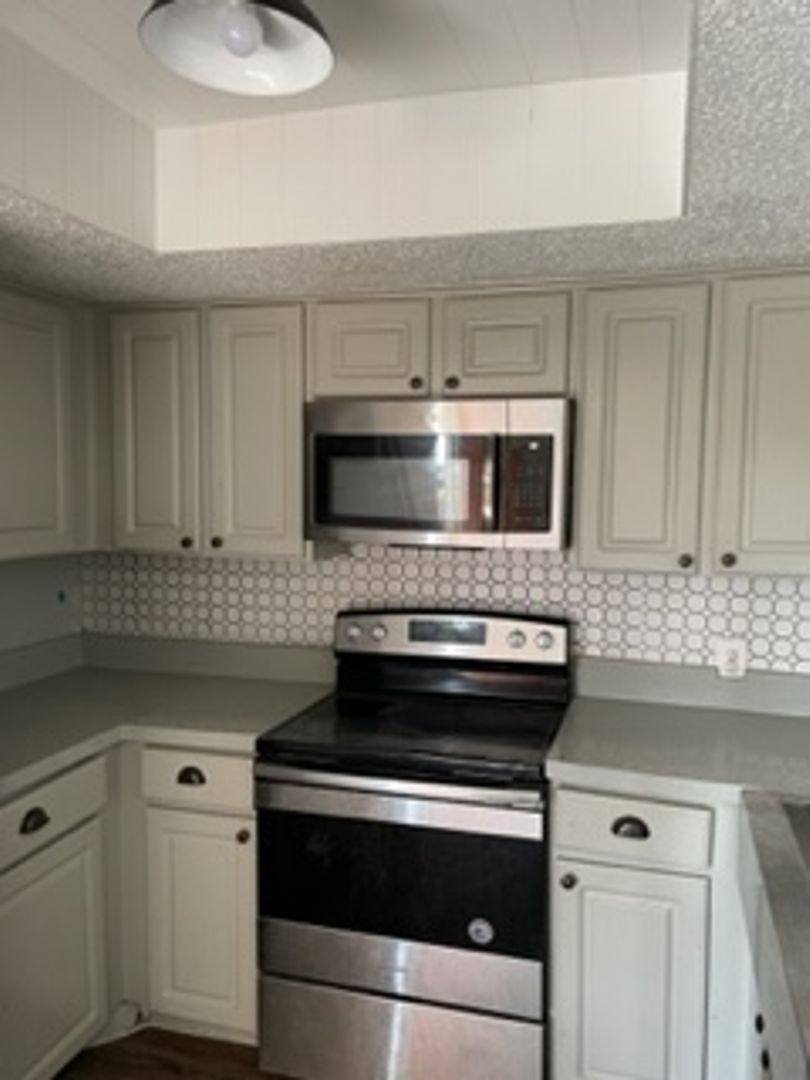 Apartment for rent at 3005 W Walnut Hill Lane, Irving, TX 75038