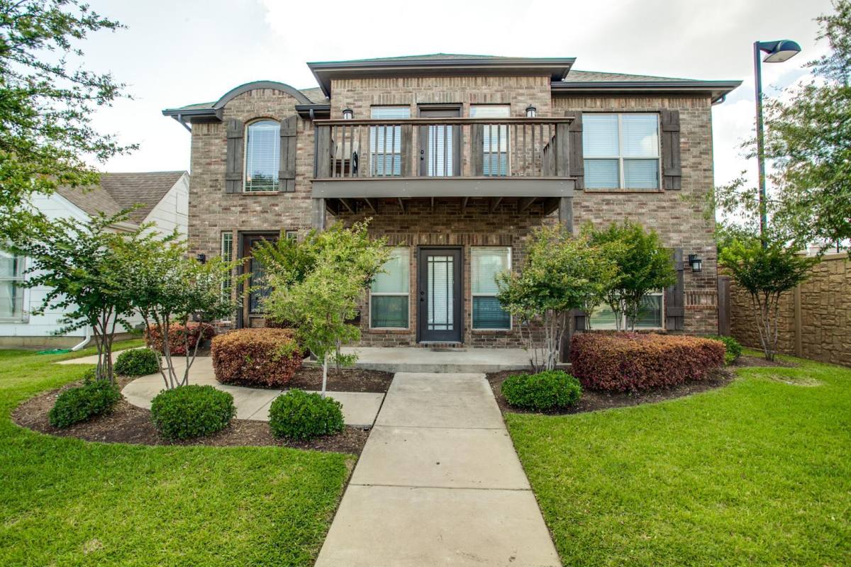 Townhouse for rent at Bluebonnet Place, 3116 Waits Ave, Fort Worth, TX 76109