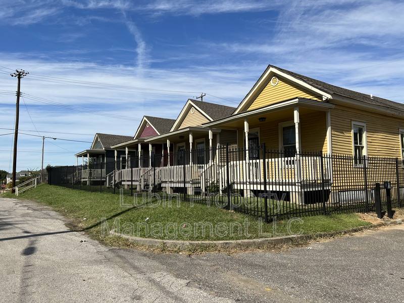 Apartment for rent at 332 Lema Place, Memphis, TN 38105