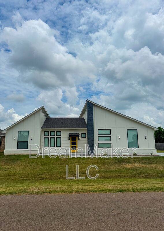 House for rent at 869 Apple Blossom Way, Washington, OK 73093