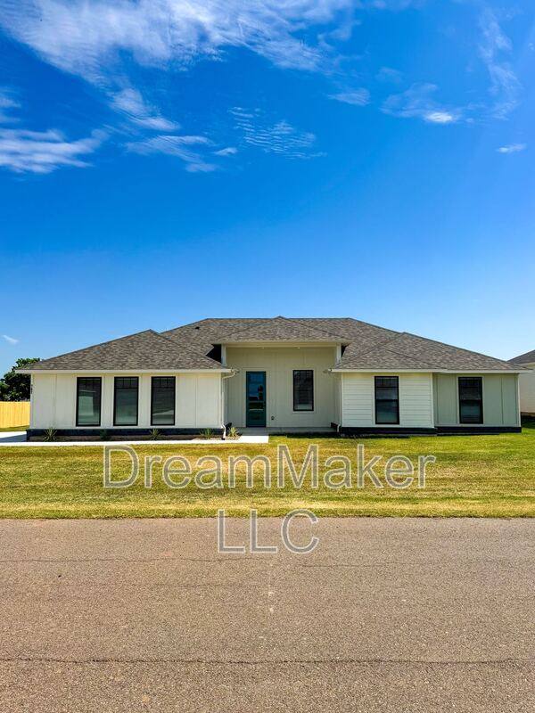 House for rent at 762 Flowers Dr, Washington, OK 73093