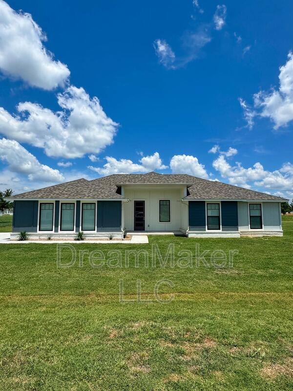 House for rent at 716 Flowers Dr, Washington, OK 73093