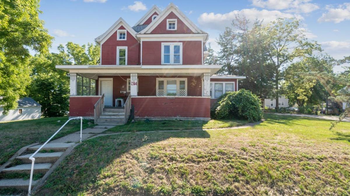 Apartment for rent at 2314 Walnut St, Cedar Falls, IA 50613