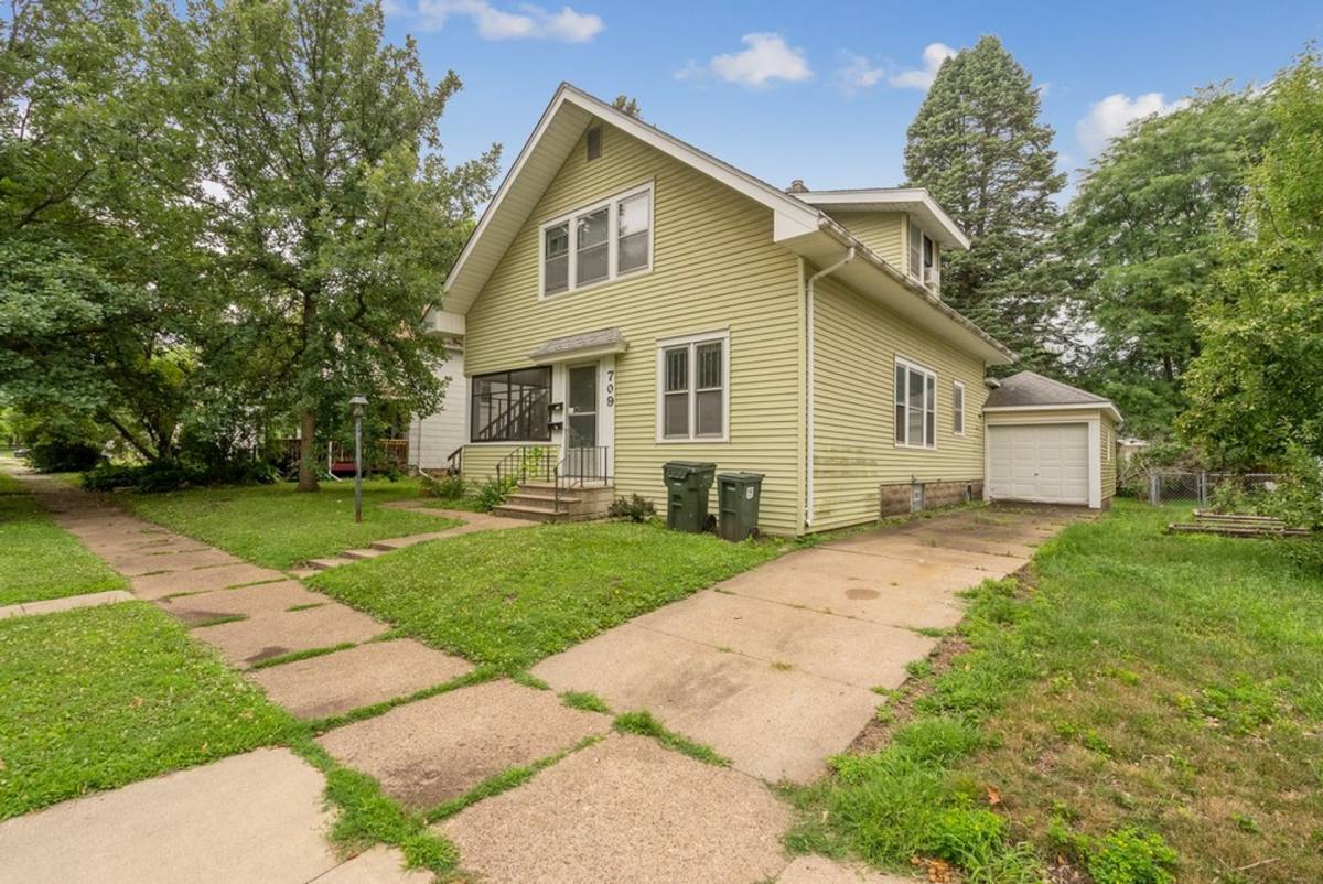 Apartment for rent at 709 1 2 Walnut St, Cedar Falls, IA 50613