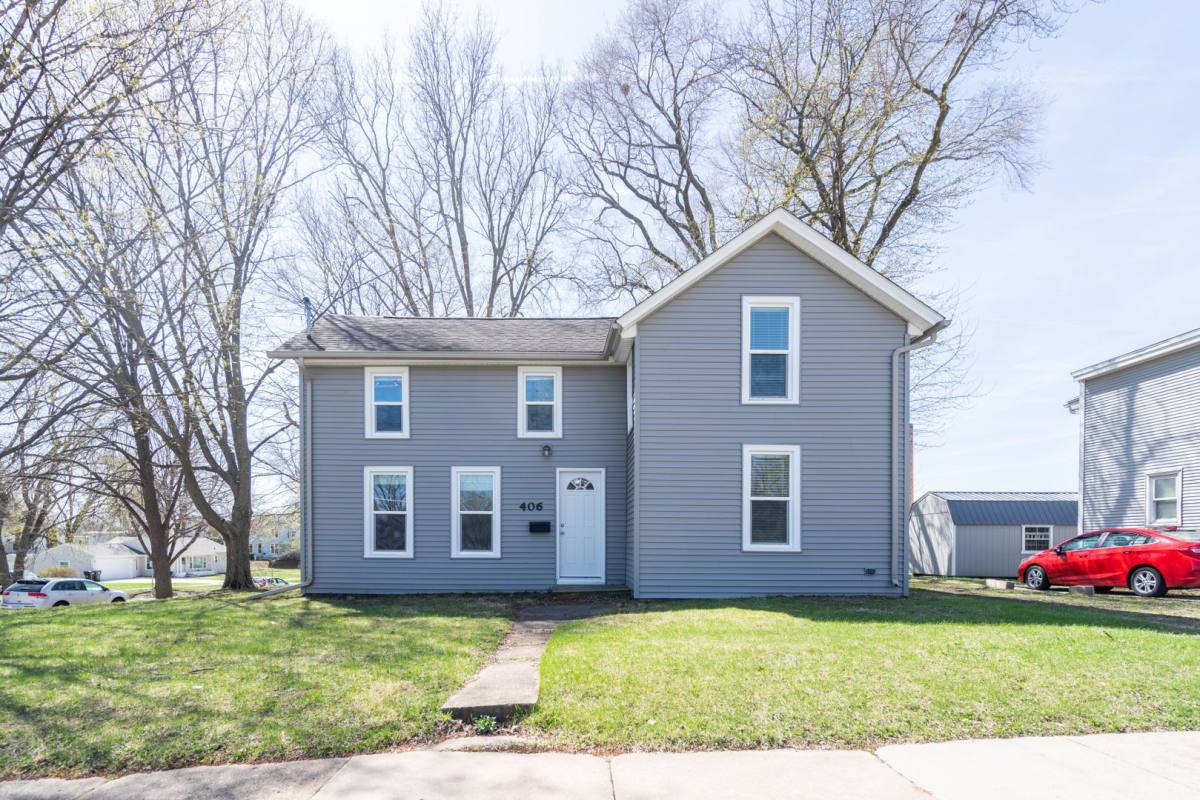 House for rent at 406 W 12th St, Cedar Falls, IA 50613