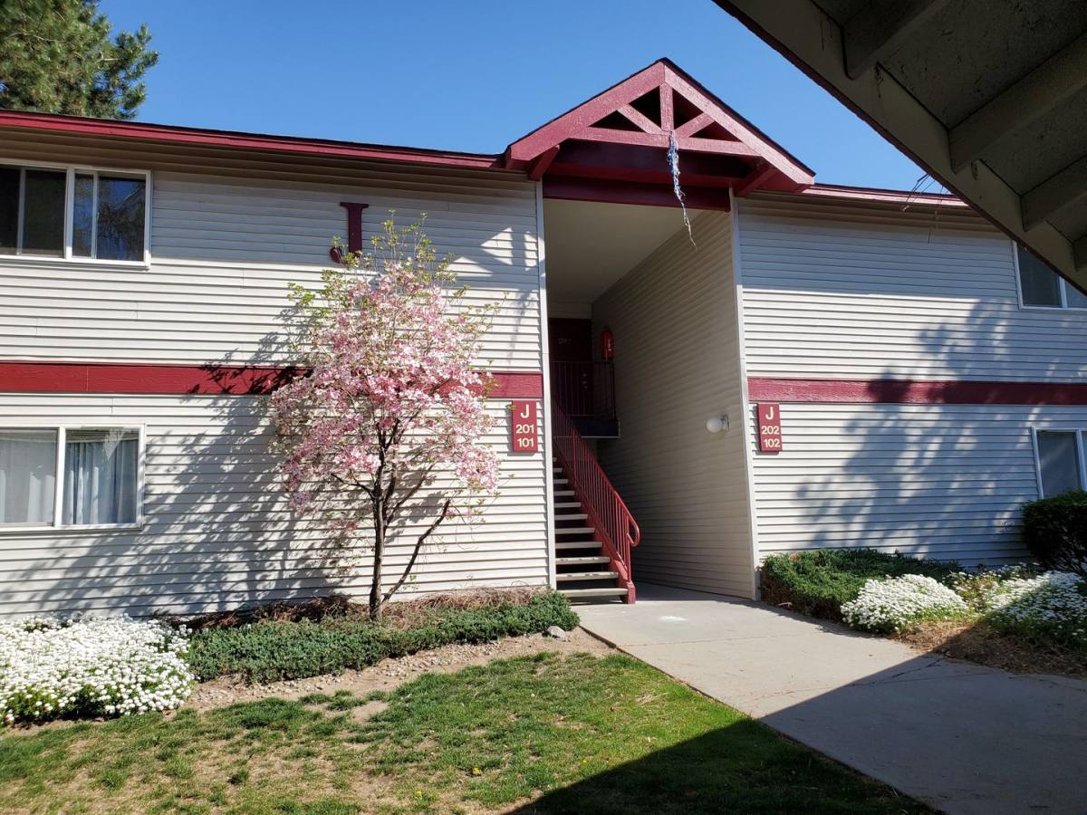 Apartment for rent at 667 NE 4th, East Wenatchee, WA 98802