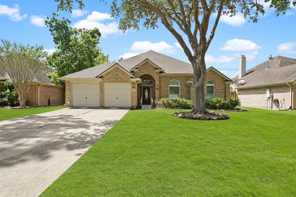 House for rent at 3730 Sunset Meadows Dr, Pearland, TX 77581