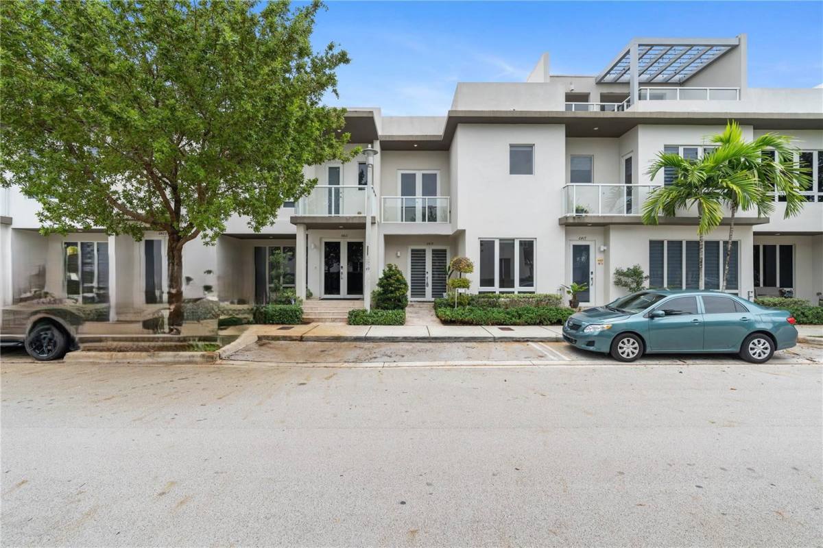 Townhouse for rent at 6419 NW 105th Court, Miami, FL 33178