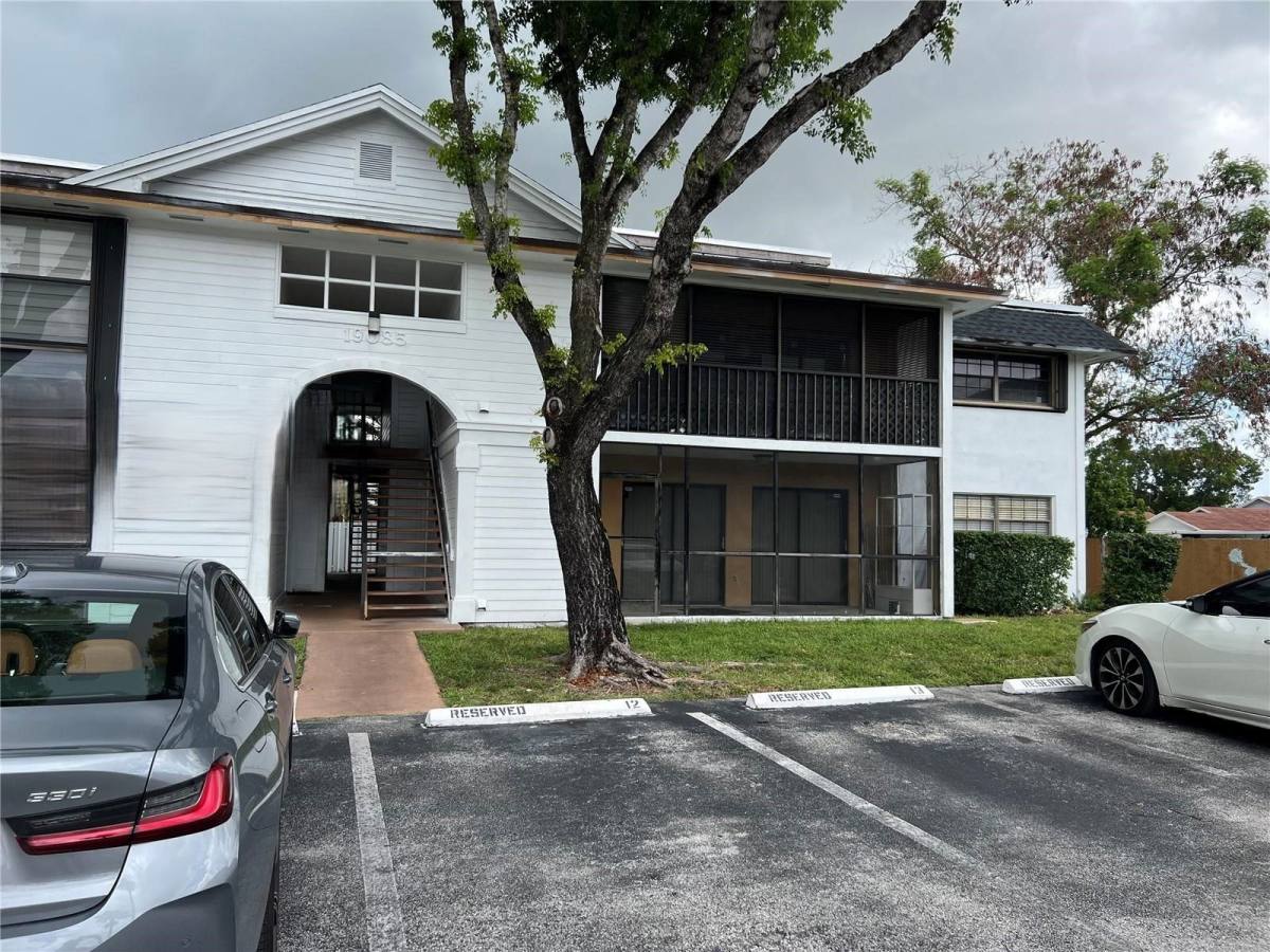 Apartment for rent at 19085 NW 62nd Ave #108, Hialeah, FL 33015