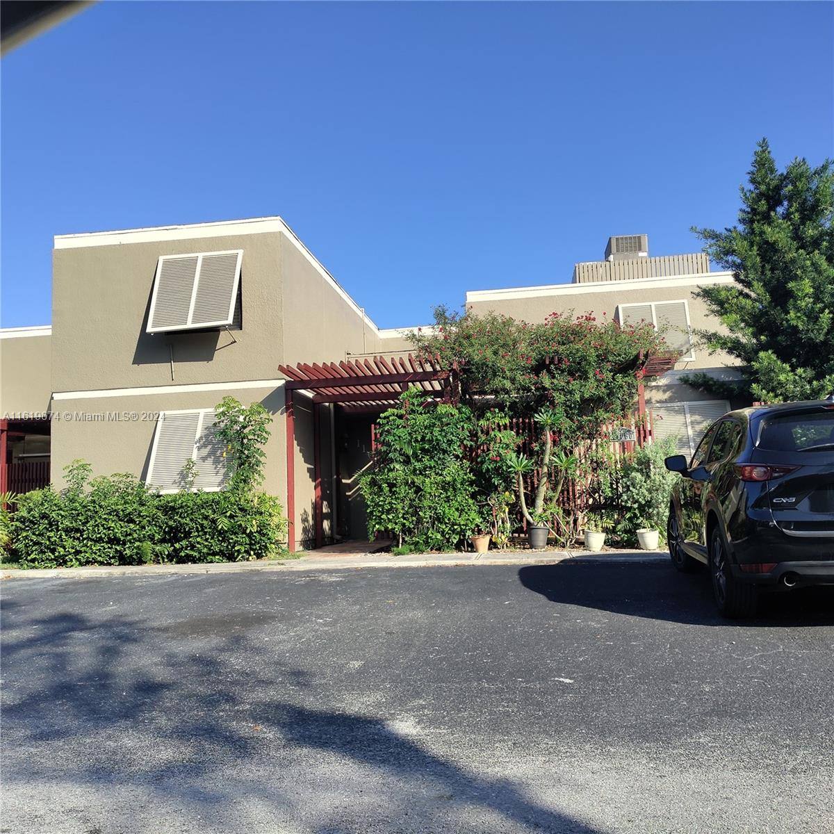 11050 N Lakeview Dr 2, Hollywood, FL 33026 RentalSource