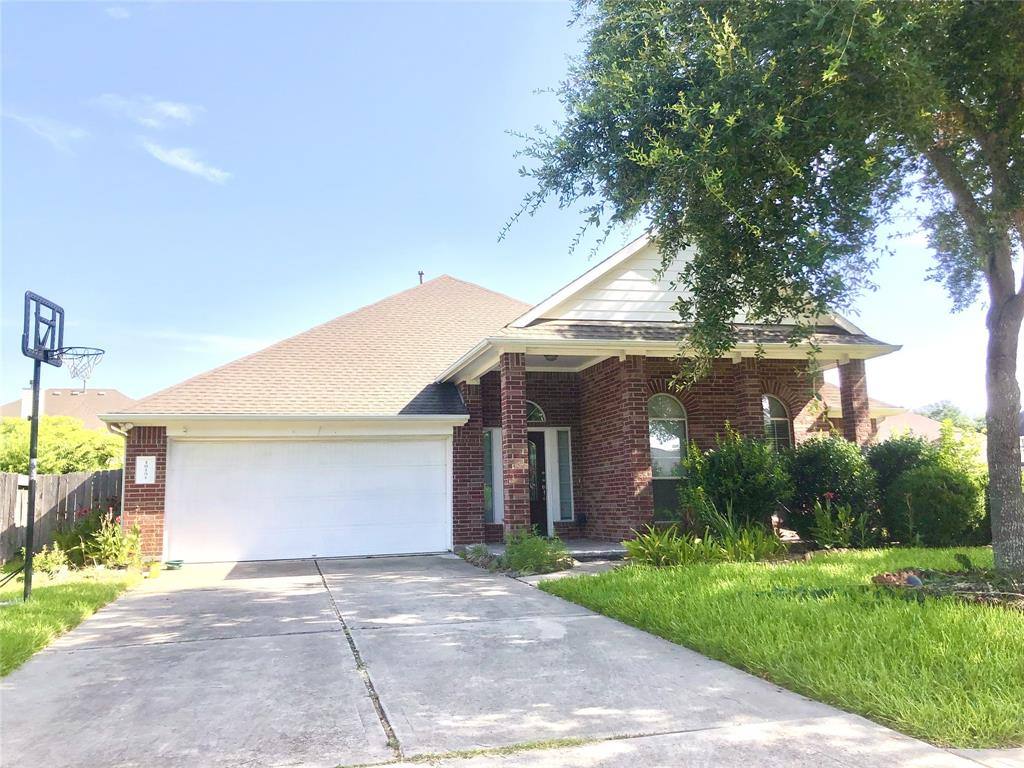 House for rent at 10103 Hidden Falls Dr, Pearland, TX 77584