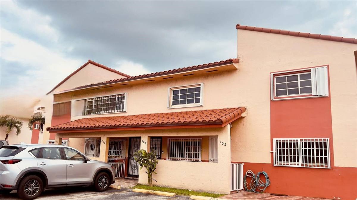 Apartment for rent at 7602 W 29th Lane, Hialeah, FL 33018