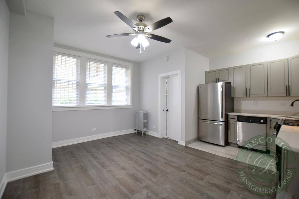 Apartment for rent at 1521 W Sherwin Ave, Chicago, IL 60626