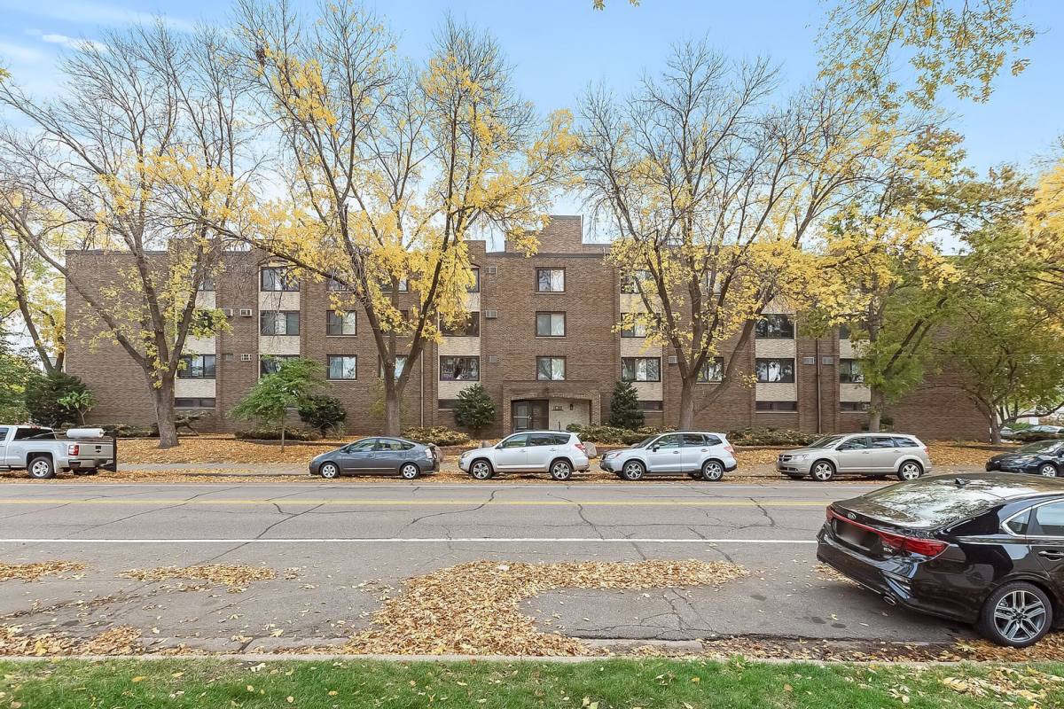 Apartment for rent at 1011 Marshall St NE, Minneapolis, MN 55413