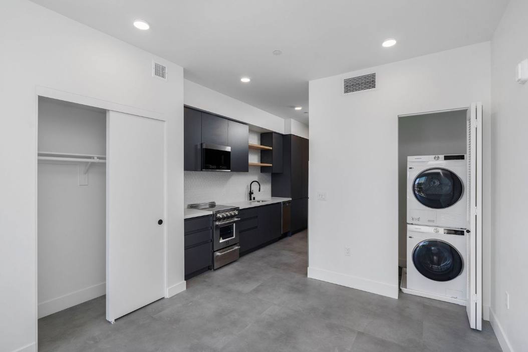 Apartment for rent at 3448 W 43rd St #207A, Los Angeles, CA 90008