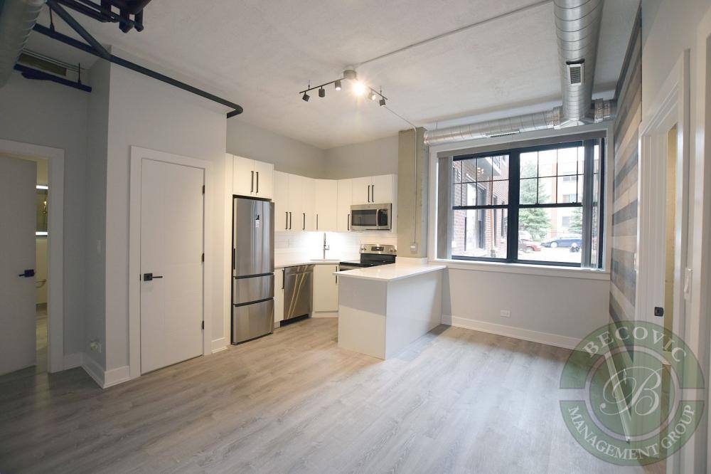 Apartment for rent at 7645 N Sheridan Rd, Chicago, IL 60626