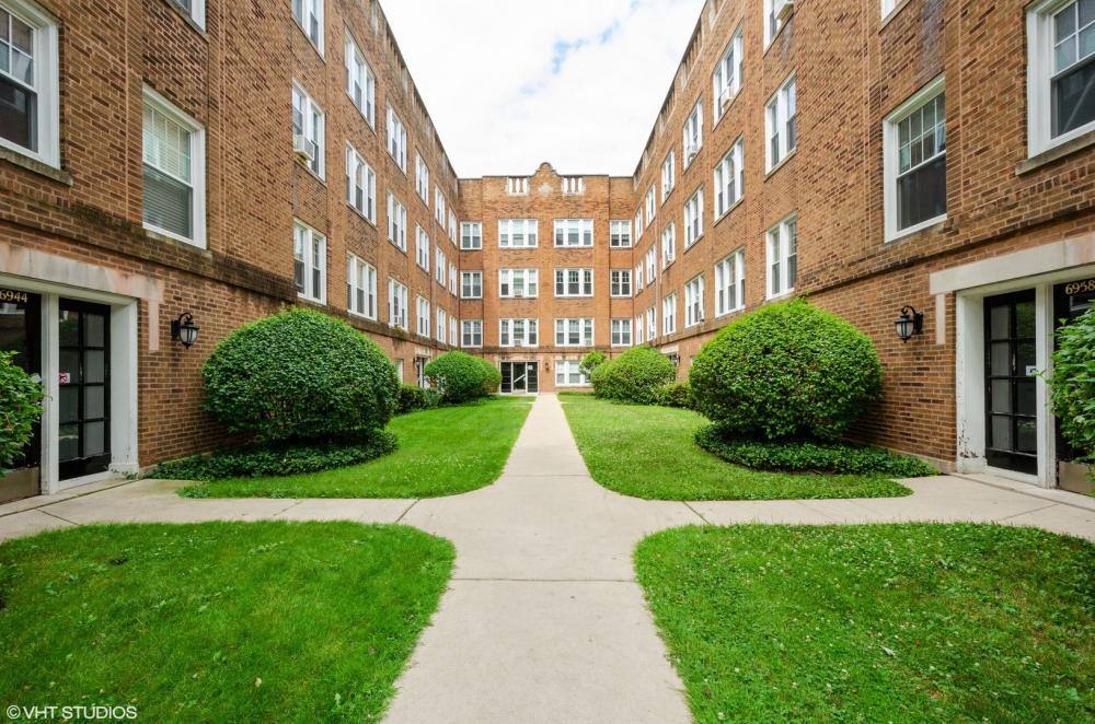 Apartment for rent at 6958 N Wolcott Ave, Chicago, IL 60626