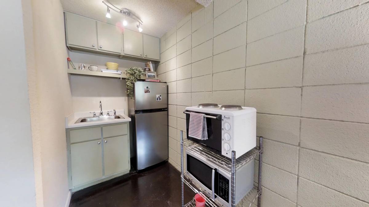 300 E 30th St, Austin, TX 78705 - Apartment For Rent - Image 7