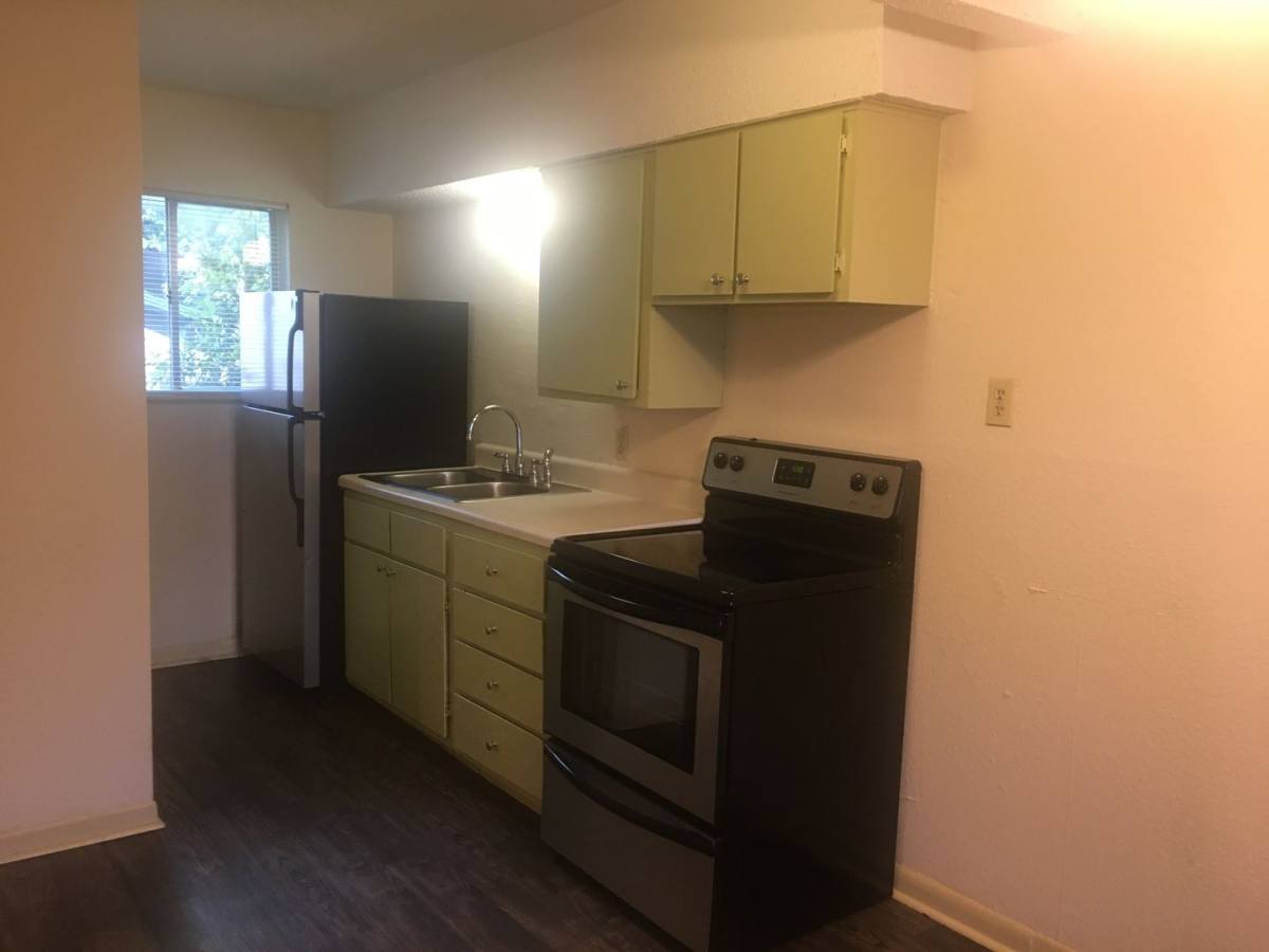 300 E 30th St, Austin, TX 78705 - Apartment For Rent - Image 10