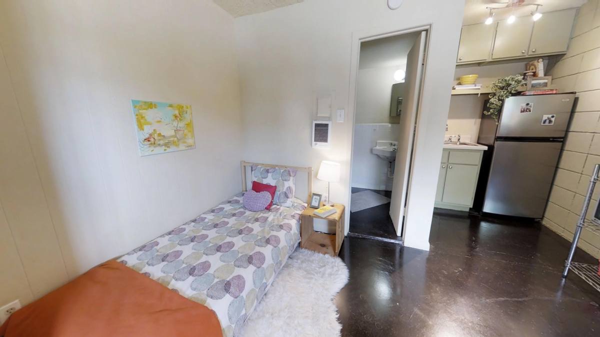 300 E 30th St, Austin, TX 78705 - Apartment For Rent - Image 5