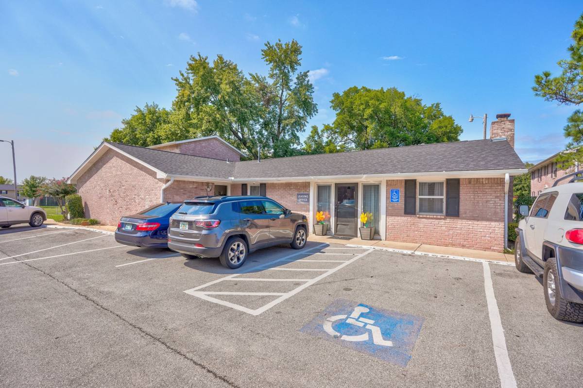 Apartment for rent at 1616 E Alameda St, Norman, OK 73071