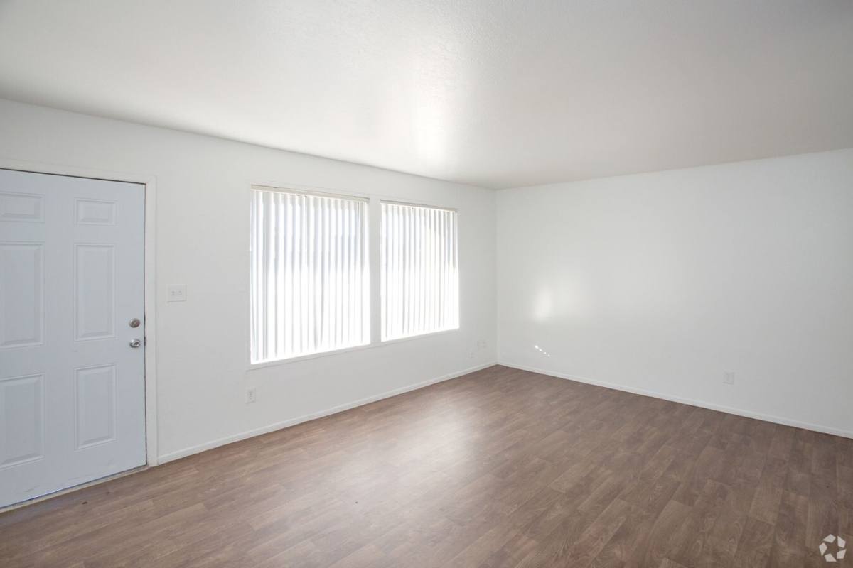 5045 N 58th Ave, Glendale, AZ 85301 - Townhouse for Rent - Image 7