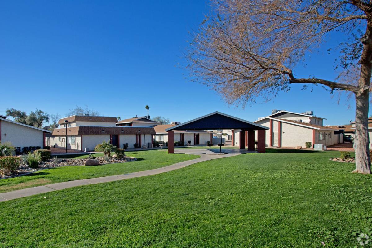 5045 N 58th Ave, Glendale, AZ 85301 - Townhouse for Rent - Image 8